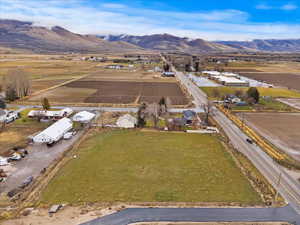 Aerial view of property's location featuring mountains