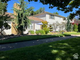 View of front of house featuring a front lawn