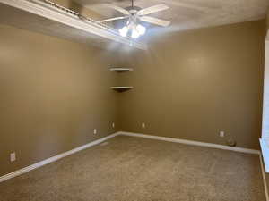 Unfurnished room with carpet and a ceiling fan