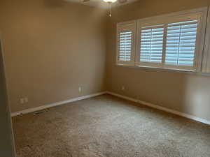 Unfurnished room with light carpet and a ceiling fan
