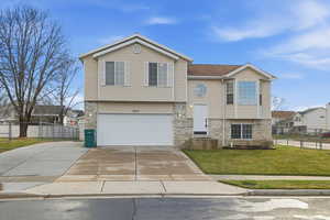 Front of home with garage, RV Pad