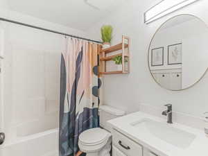 Hall Bathroom with vanity and shower / tub combo