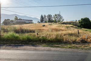 View of yard featuring a mountain view