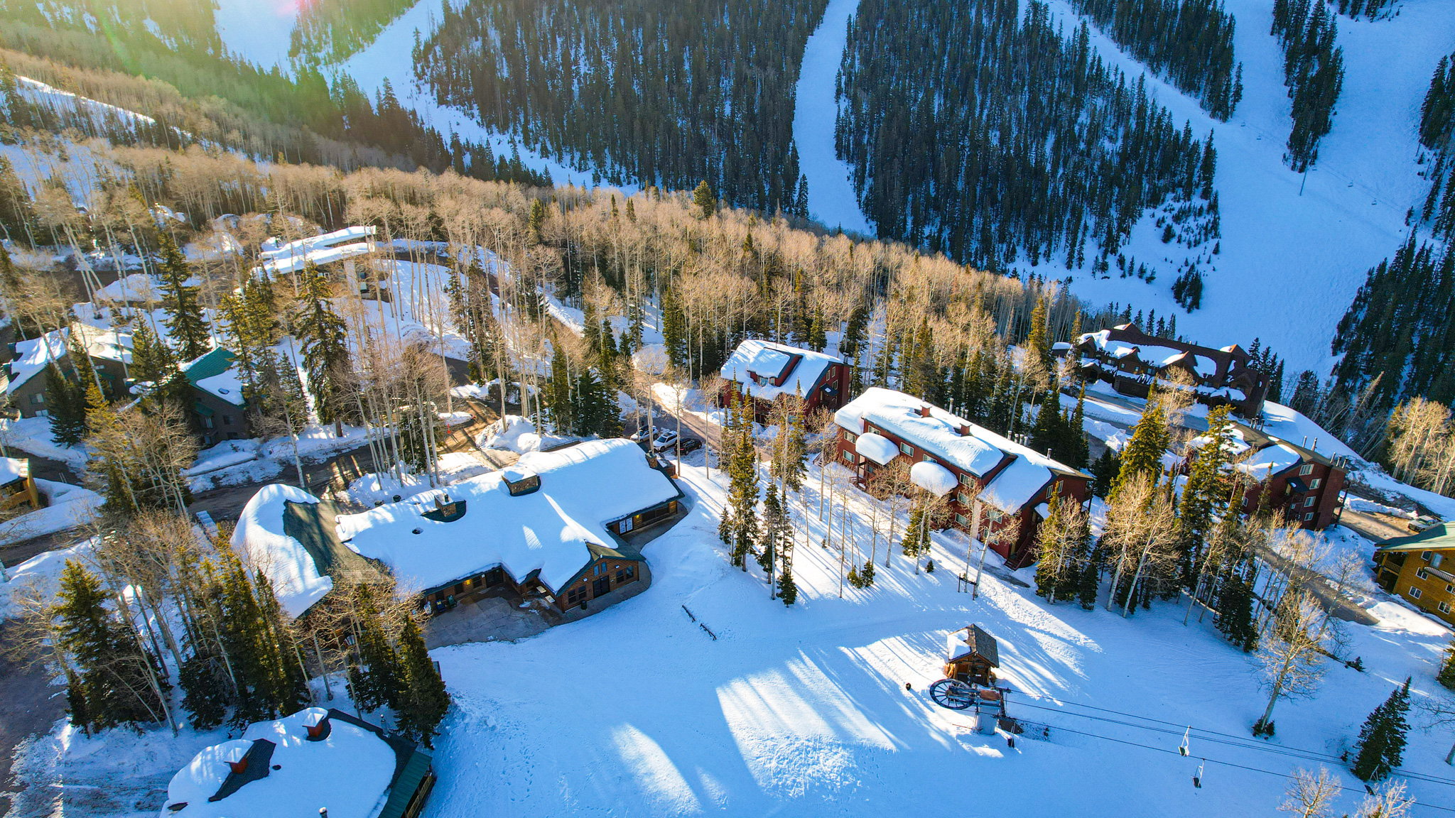 View of property location featuring a forest