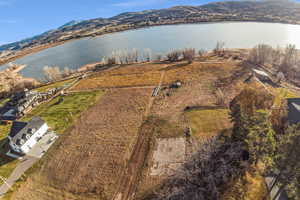 Aerial view of property's location featuring a water and mountain view
