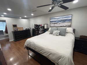 Bedroom featuring recessed lighting, dark wood-style floors, a textured ceiling, and a ceiling fan