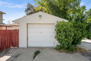 Detached garage with driveway