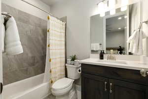 Bathroom 2 with vanity and shower / tub combo