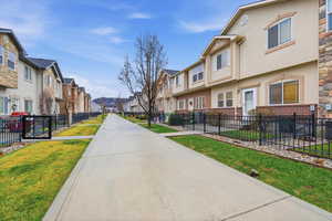 View of property's community featuring a residential view
