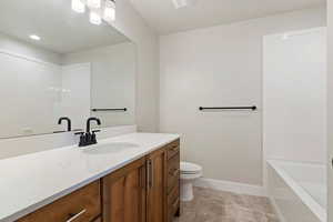 Bathroom with a bathtub and vanity