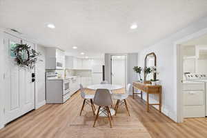 Dining area in kitchen