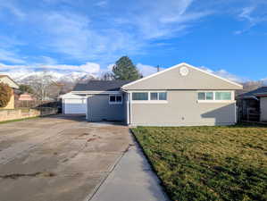 View of front of home with driveway and Large Heated Detached Garage