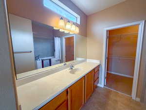 primary with walk in closet in background