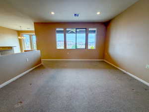 pony wall separating the kitchen and dining area