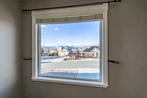 Detailed view of a residential view and mountains
