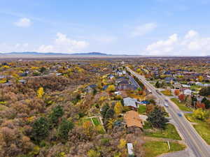 Aerial view of property's location featuring nearby suburban area and mountains