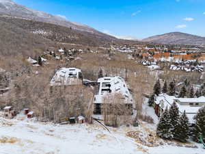 Snowy aerial view with a mountain view