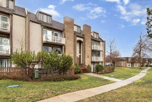 View of apartment building / complex