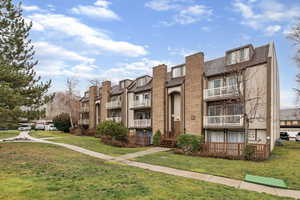 View of apartment building / complex