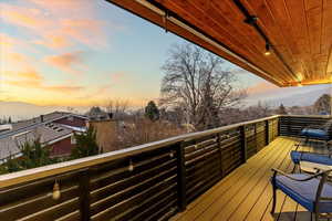 Balcony featuring a mountain view