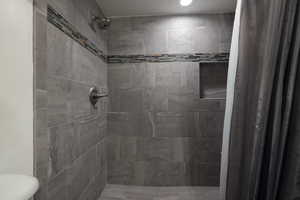 Bathroom featuring a tile shower
