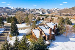 Snowy aerial view with a mountain view