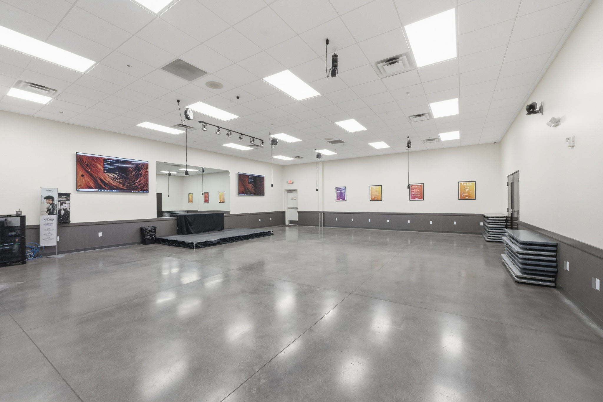 Misc room with a drop ceiling