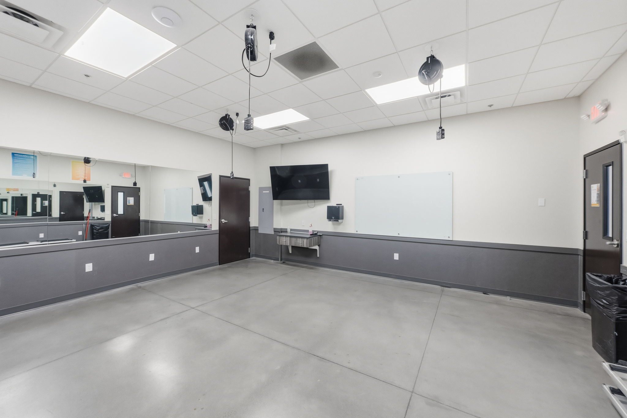 Misc room featuring a drop ceiling