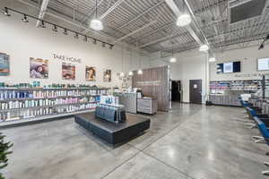 Miscellaneous room with a high ceiling