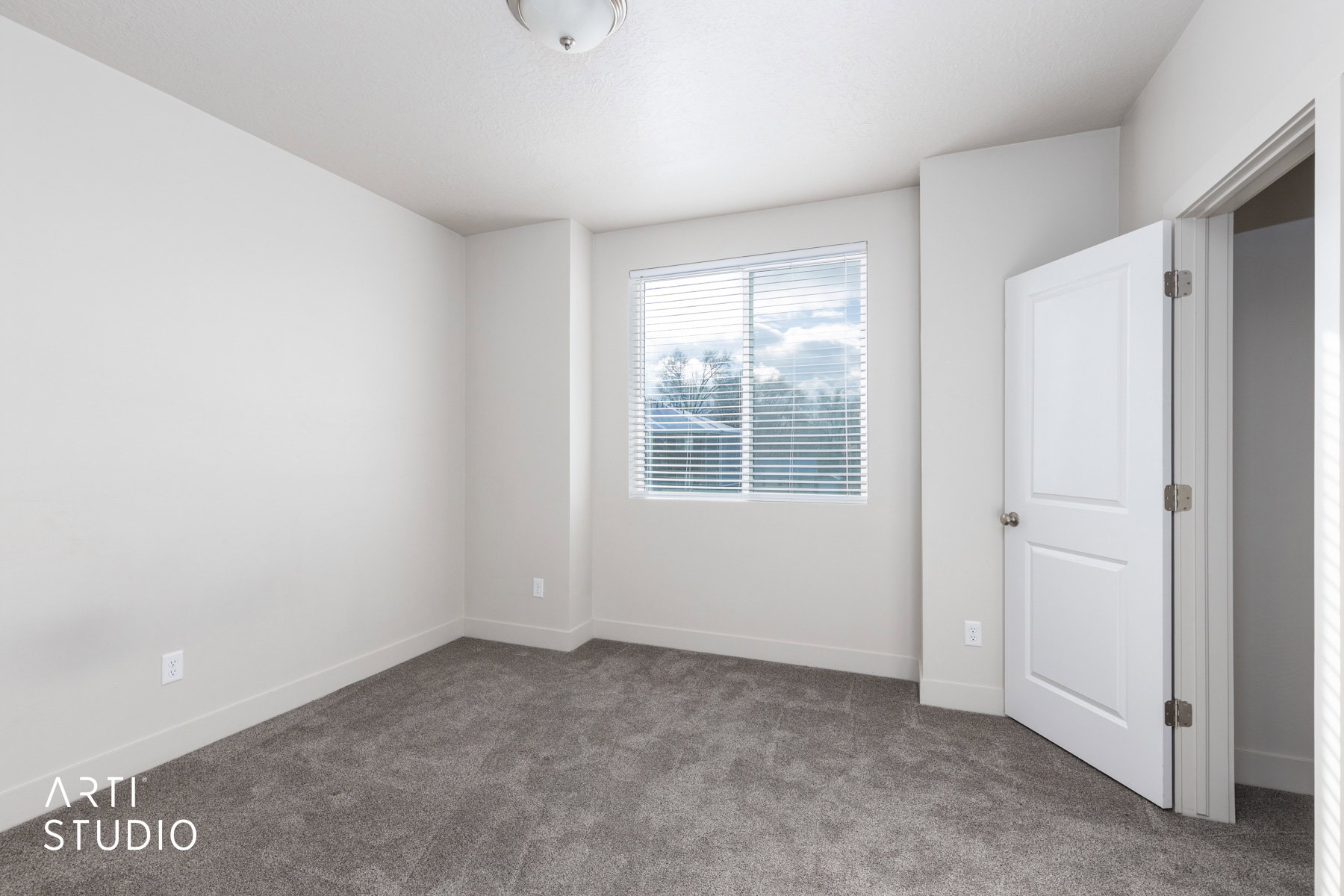 Carpeted empty room featuring baseboards