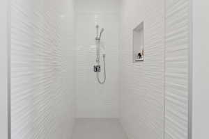 Full bathroom featuring a tile shower