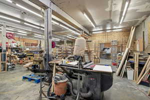 Misc room featuring a workshop area
