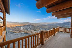 Wrap-around deck views