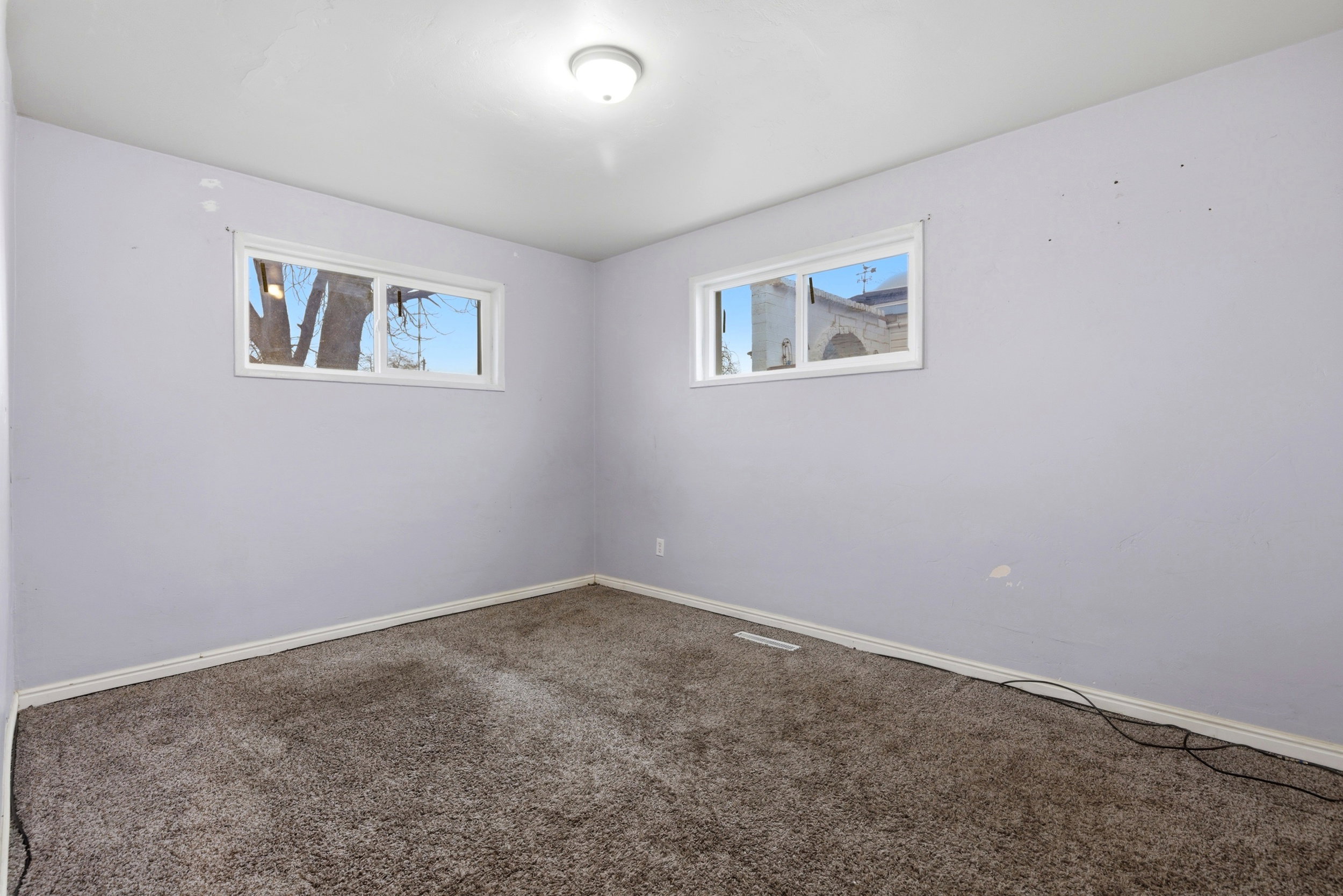 Unfurnished room with carpet floors and baseboards