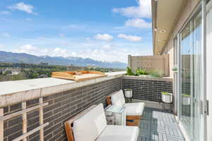 Balcony featuring a mountain view