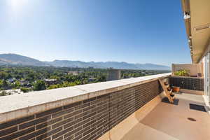 Balcony featuring a mountain view