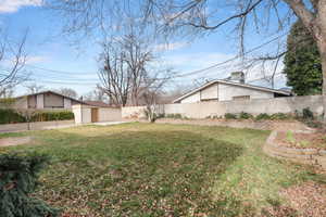 View of yard with an outbuilding