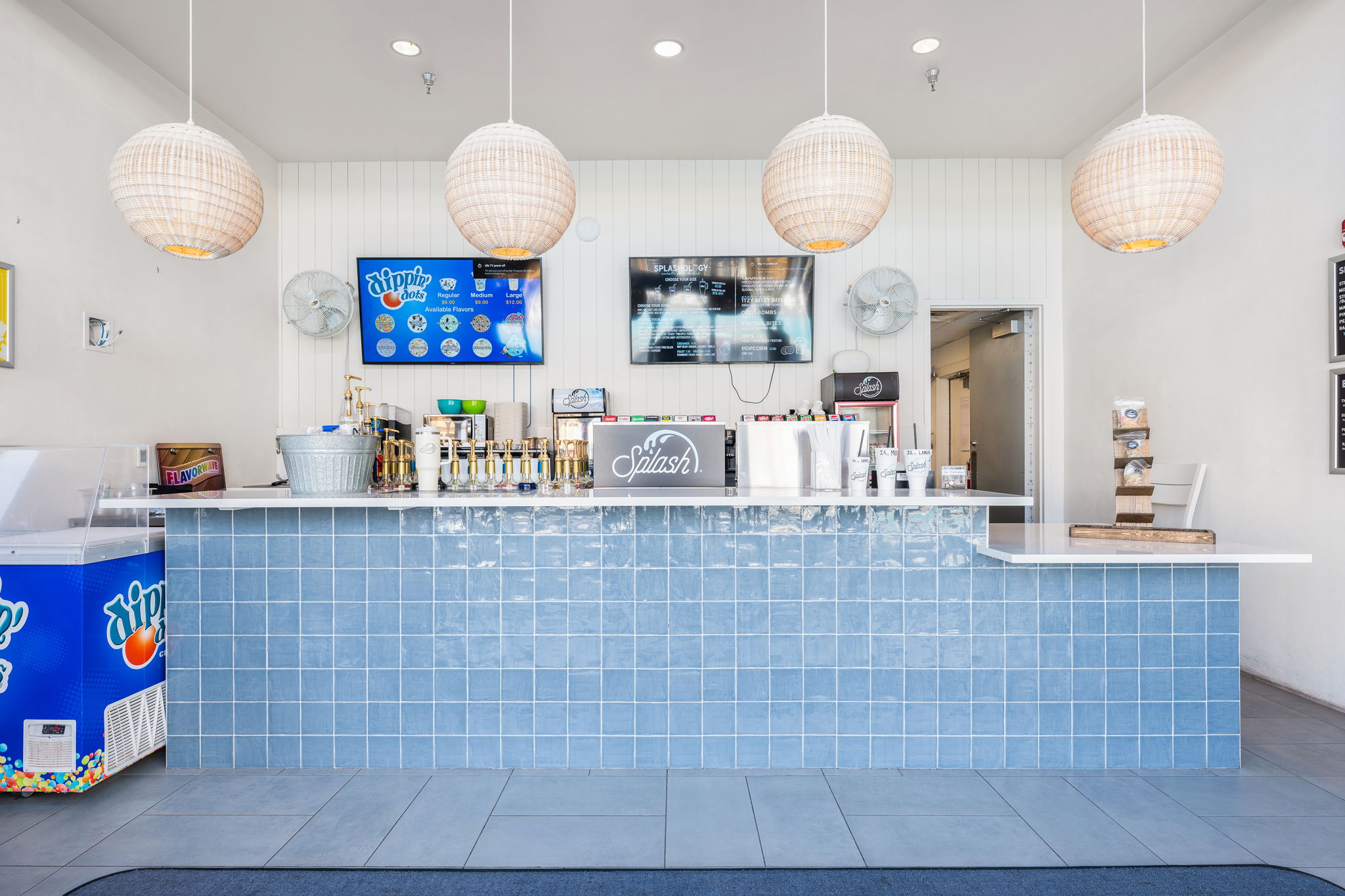 Reception area with recessed lighting