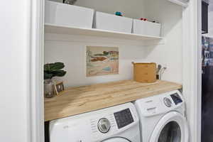 Washroom with independent washer and dryer