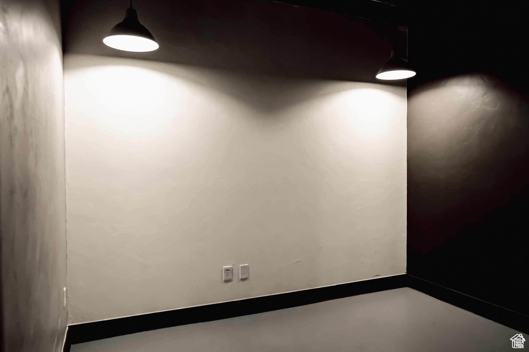 Detailed view of baseboards