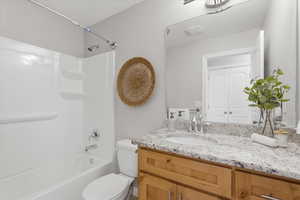 Bathroom with bathing tub / shower combination and vanity