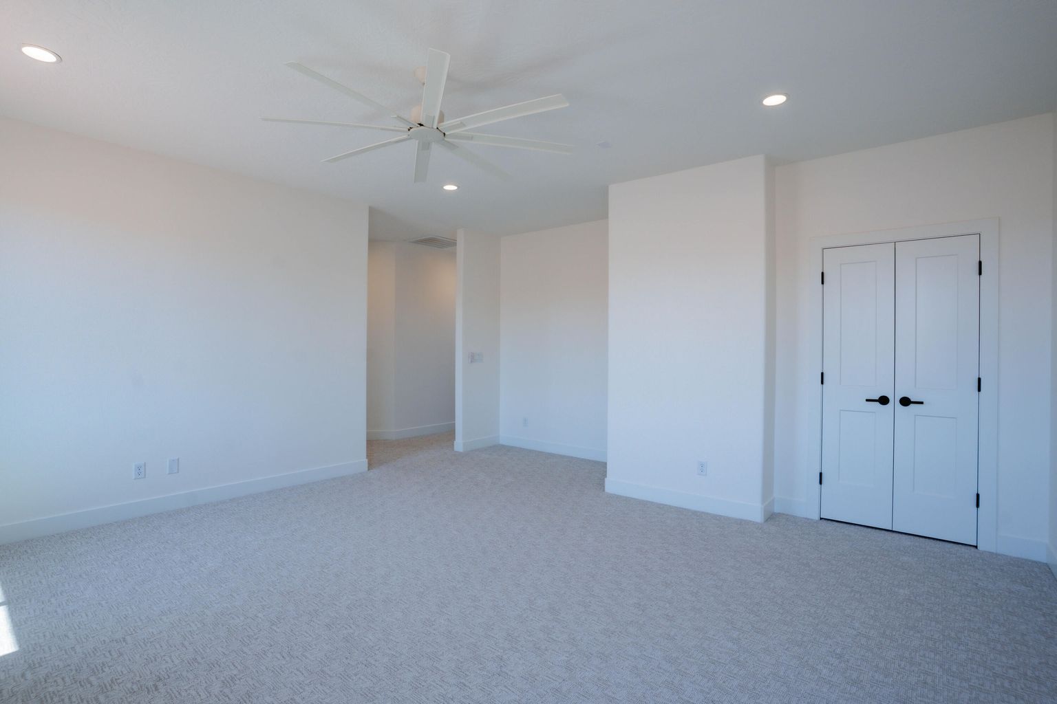 Unfurnished bedroom with light carpet, recessed lighting, ceiling fan, and a closet
