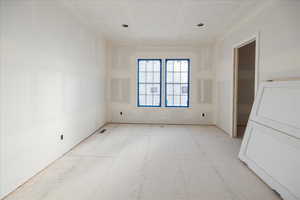 Study w/walk-in closet