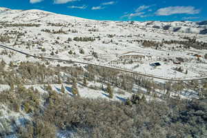 Snowy aerial view featuring a mountain view
