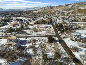 Snowy aerial view with a mountain view