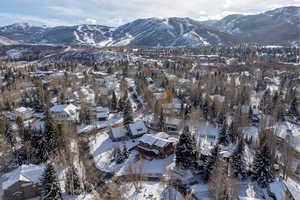 Snowy aerial view featuring a mountain view