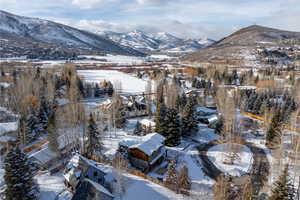 Snowy aerial view featuring a mountain view