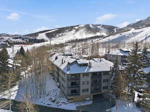 Snowy aerial view featuring a mountain view