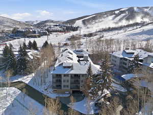 Snowy aerial view with a mountain view