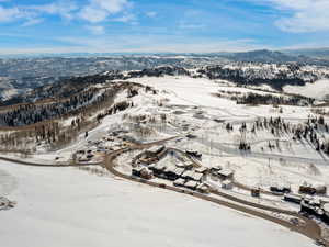 Snowy aerial view featuring a mountain view